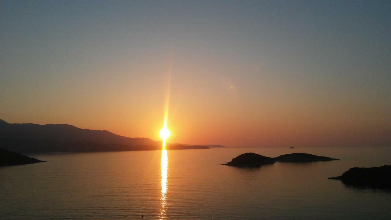 Hotel Majestic Ksamil Bagian luar foto