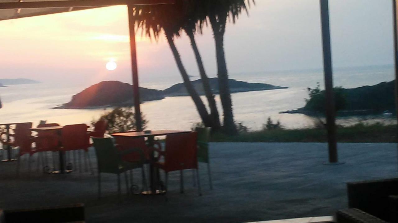 Hotel Majestic Ksamil Bagian luar foto