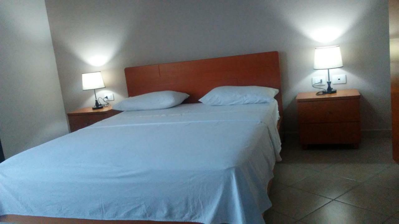 Hotel Majestic Ksamil Bagian luar foto