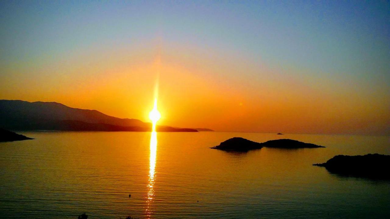 Hotel Majestic Ksamil Bagian luar foto