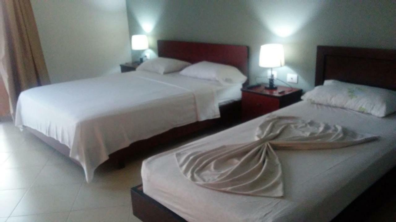 Hotel Majestic Ksamil Bagian luar foto