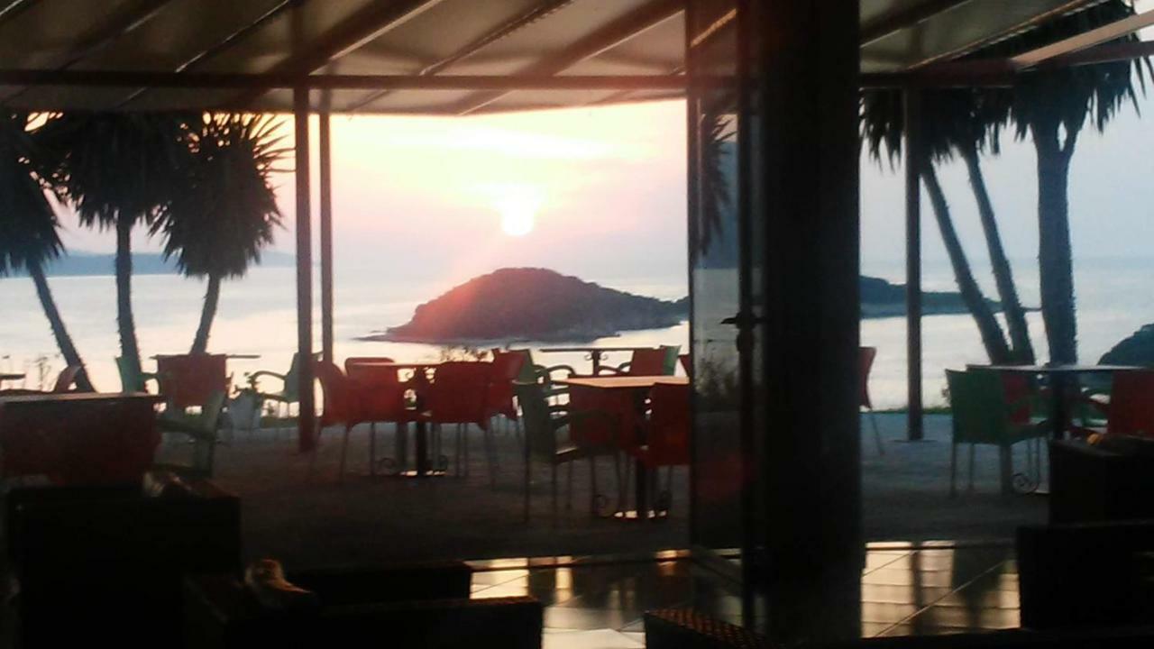 Hotel Majestic Ksamil Bagian luar foto