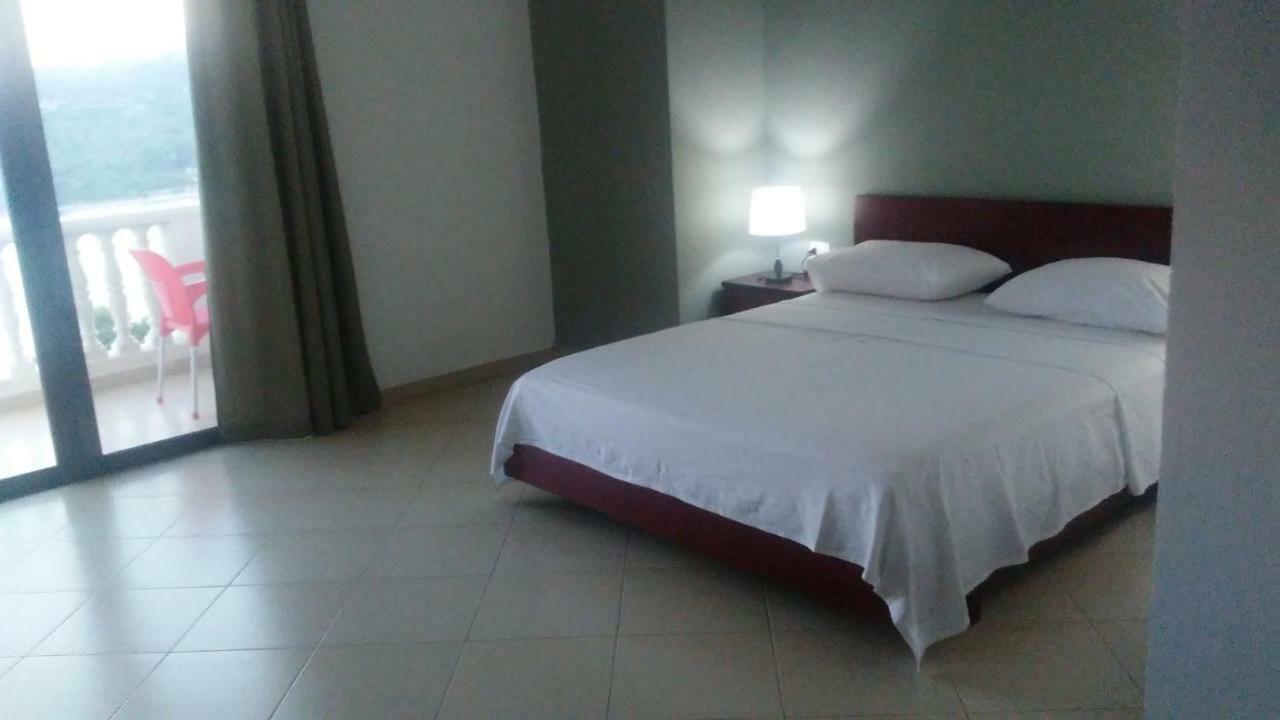 Hotel Majestic Ksamil Bagian luar foto