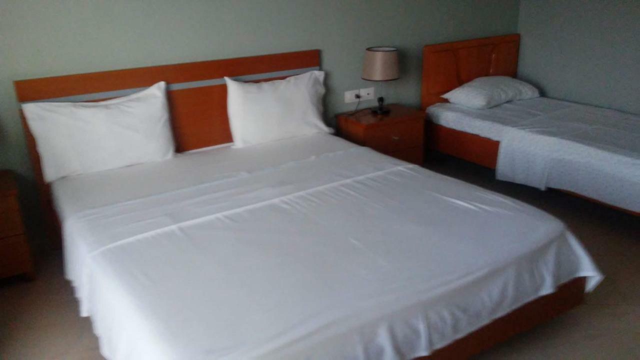 Hotel Majestic Ksamil Bagian luar foto