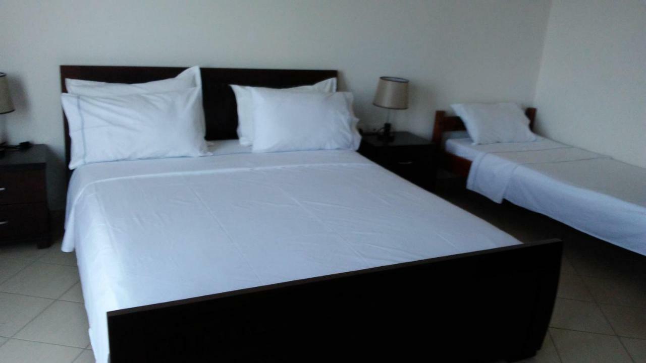 Hotel Majestic Ksamil Bagian luar foto