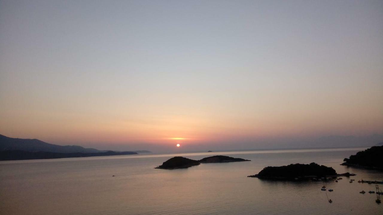 Hotel Majestic Ksamil Bagian luar foto